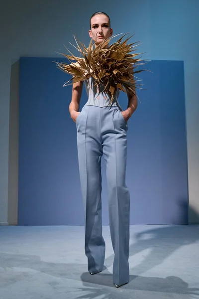 Look 18